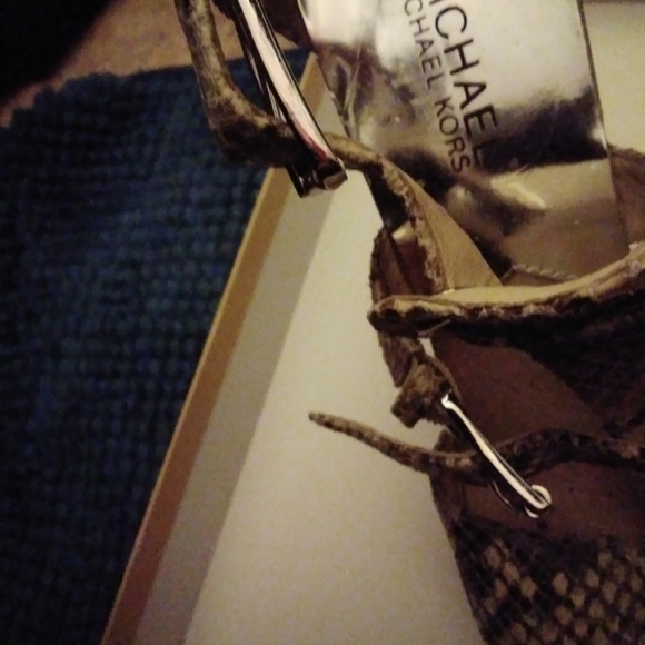 Michael Kors PLATFORM HEELS - Picture 2 of 4